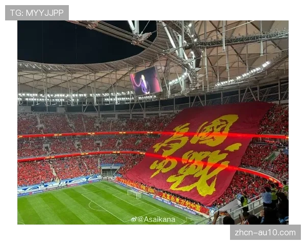 场外风景：各地球迷会展示巨型TIFO，为球队加油助威